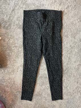 LOFT Grey Leopard Print Ponte Leggings Size Medium